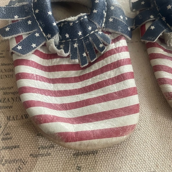 Freshly Picked Stars and Stripes Moccasins Size 4 - Picture 3 of 7